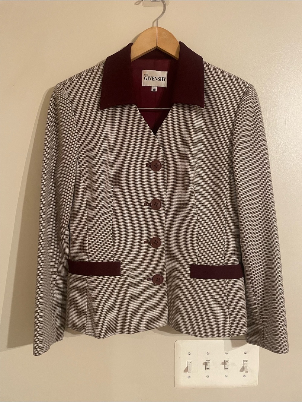 Vintage Miss Givenchy Tailored Houndstooth Tweed Blazer Trimmed With Burgundy 40
